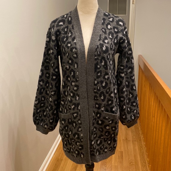 Abercrombie & Fitch Sweaters - Abercrombie & Fitch size small cheetah grey cardigan